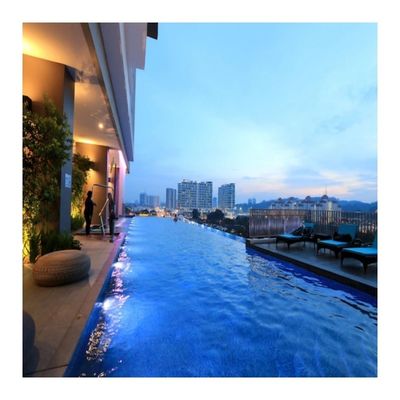 높은 표면 강도 아크릴 시트 Aupool 위 지상 대사관 정원 스카이 풀